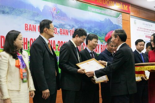  Các tập thể và cá nhân nhận Bằng khen của Chủ tịch UBND tỉnh Lào Cai